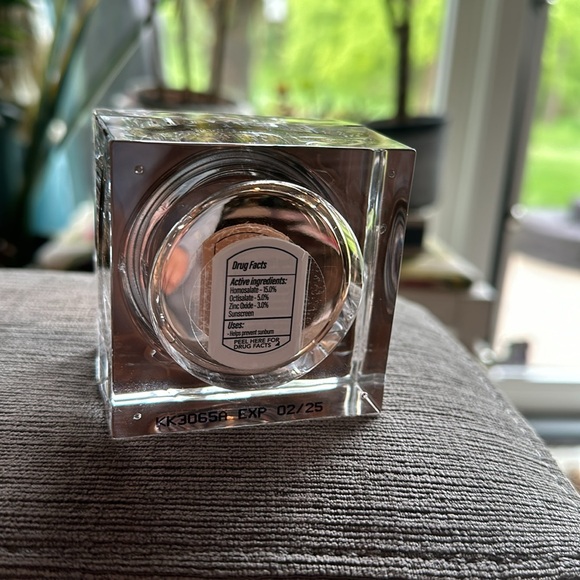 New JLO SPF 30+ That Big Screen face moisturizer - Picture 2 of 7